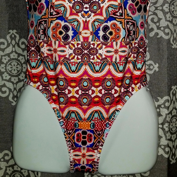 Reaction Kenneth Cole One Piece Swimming Suit - Picture 2 of 5